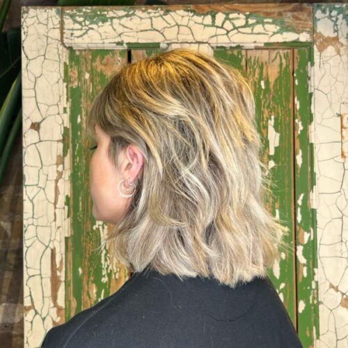 Dimensional Highlights on a long bob